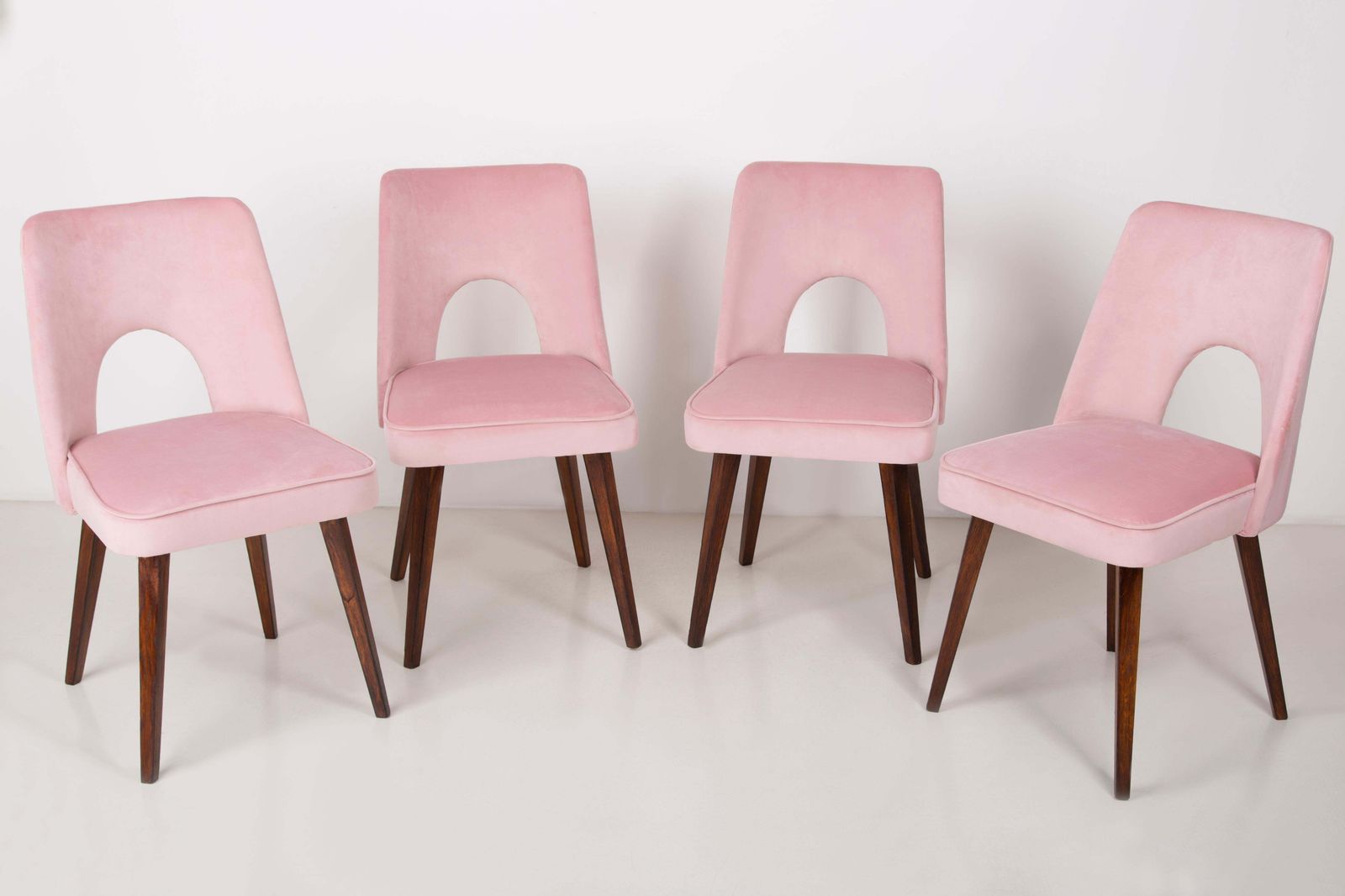 Set Van Zes Babyroos Fluwelen Stoelen Met Schelpvormige Rugleuning, Ca. Jaren 1960 photo 2976.0