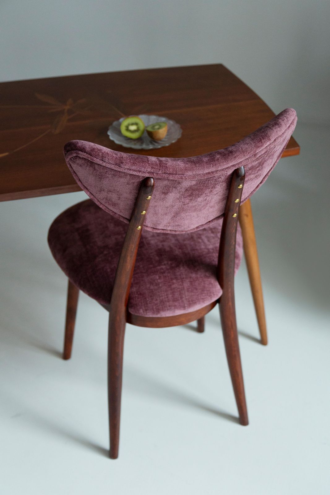Set Van Zes Mid Century Bordeauxroze Fluwelen Hartstoelen, Europa, Jaren 1960 photo Meubels