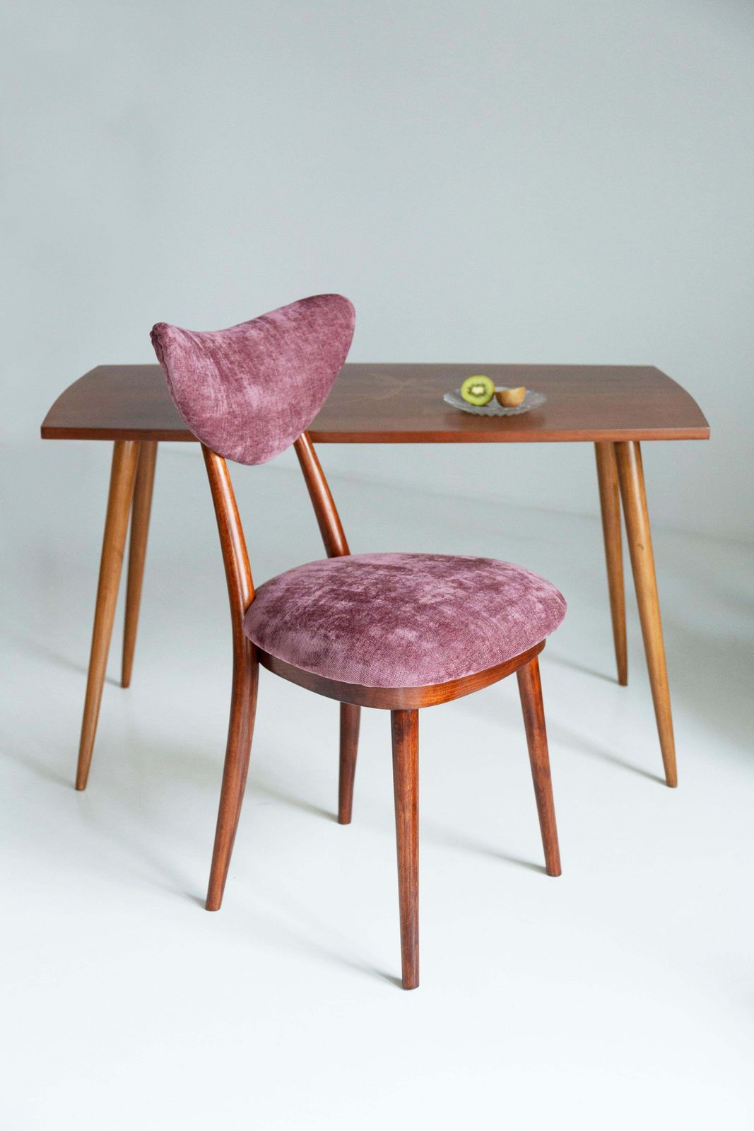 Set Van Zes Mid Century Bordeauxroze Fluwelen Hartstoelen, Europa, Jaren 1960 photo vinterior