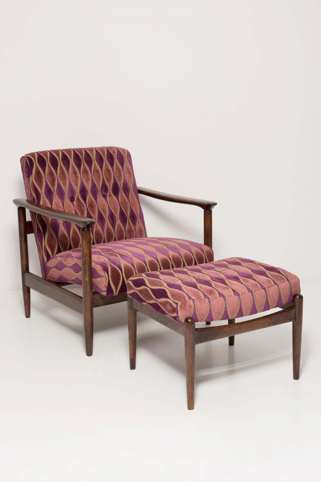 Paar Vintage Roze Fluwelen Fauteuils En Krukken, Edmund Homa, Europa, Jaren 1960 photo Meubels