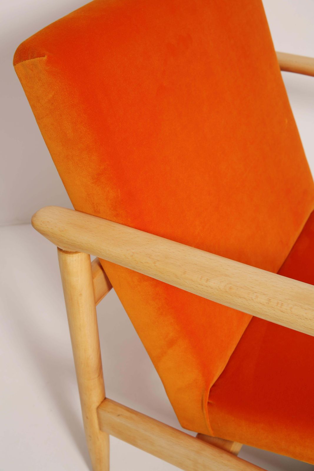 Set Mid Century Fauteuils En Krukken In Oranje Velours, Edmund Homa, Europa, Jaren 1960 photo for sale