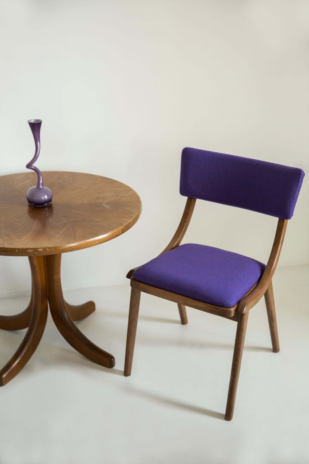 Six Mid Century Modern Bumerang Chairs, Purple Violet Wool, Poland, 1960s photo furniture