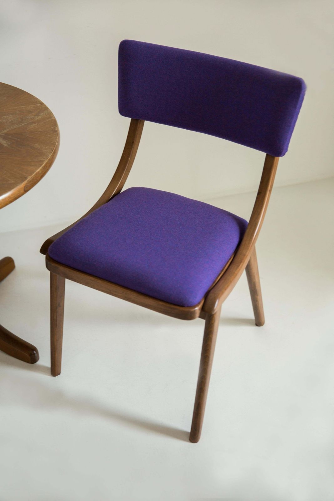 Six Mid Century Modern Bumerang Chairs, Purple Violet Wool, Poland, 1960s photo Furniture