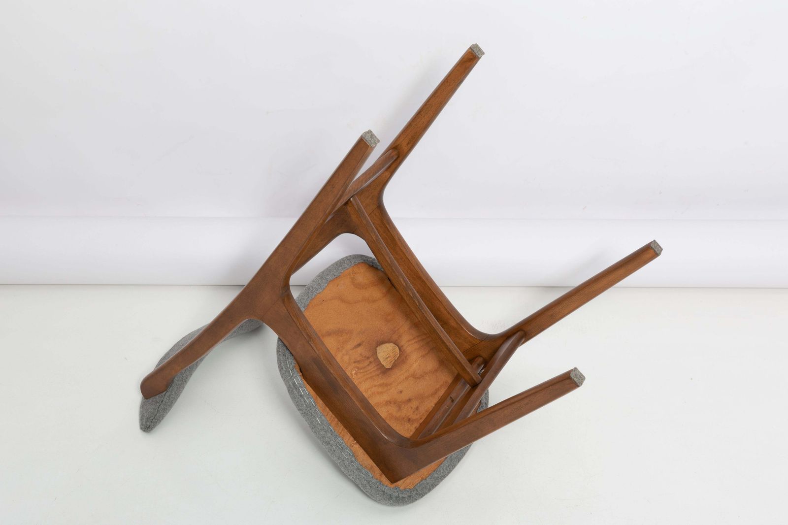 Meubels Set Van Zes Mid Century Stoelen Met Grijze Wollen Bekleding Van Rajmund Halas, Polen, Jaren 1960 photo