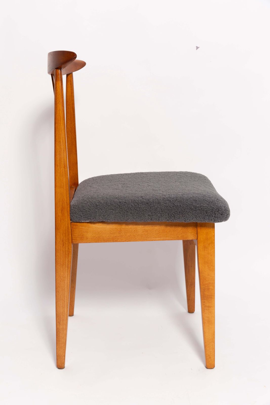 Zes Mid Century Stoelen Met Boucléstof In Grafietkleur, Middelhout, M. Zielinski, Europa, 1960 photo for sale