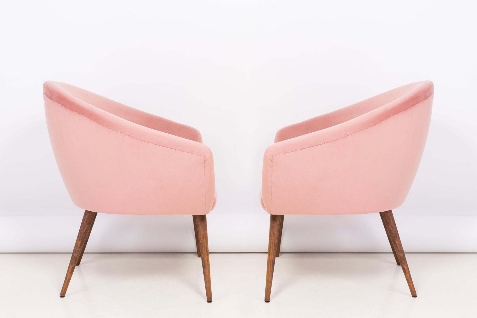 Set Van Vier Mid Century Roze Fluwelen Fauteuils Met Schelpvormige Rugleuning, Ca. Jaren 1960 photo furniture