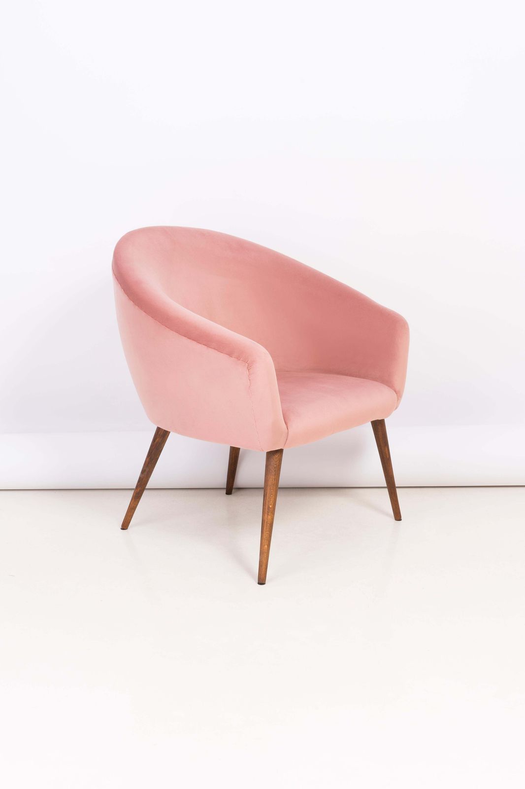 Set Van Vier Mid Century Roze Fluwelen Fauteuils Met Schelpvormige Rugleuning, Ca. Jaren 1960 photo Meubels