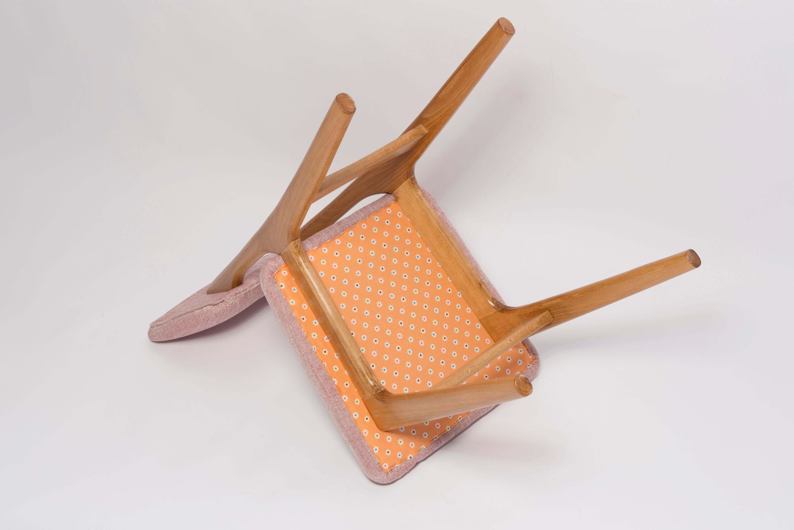 3567.0 Six Mid Century Butterfly Dining Chairs, Pink Linen, Light Wood, Europe, 1960s photo
