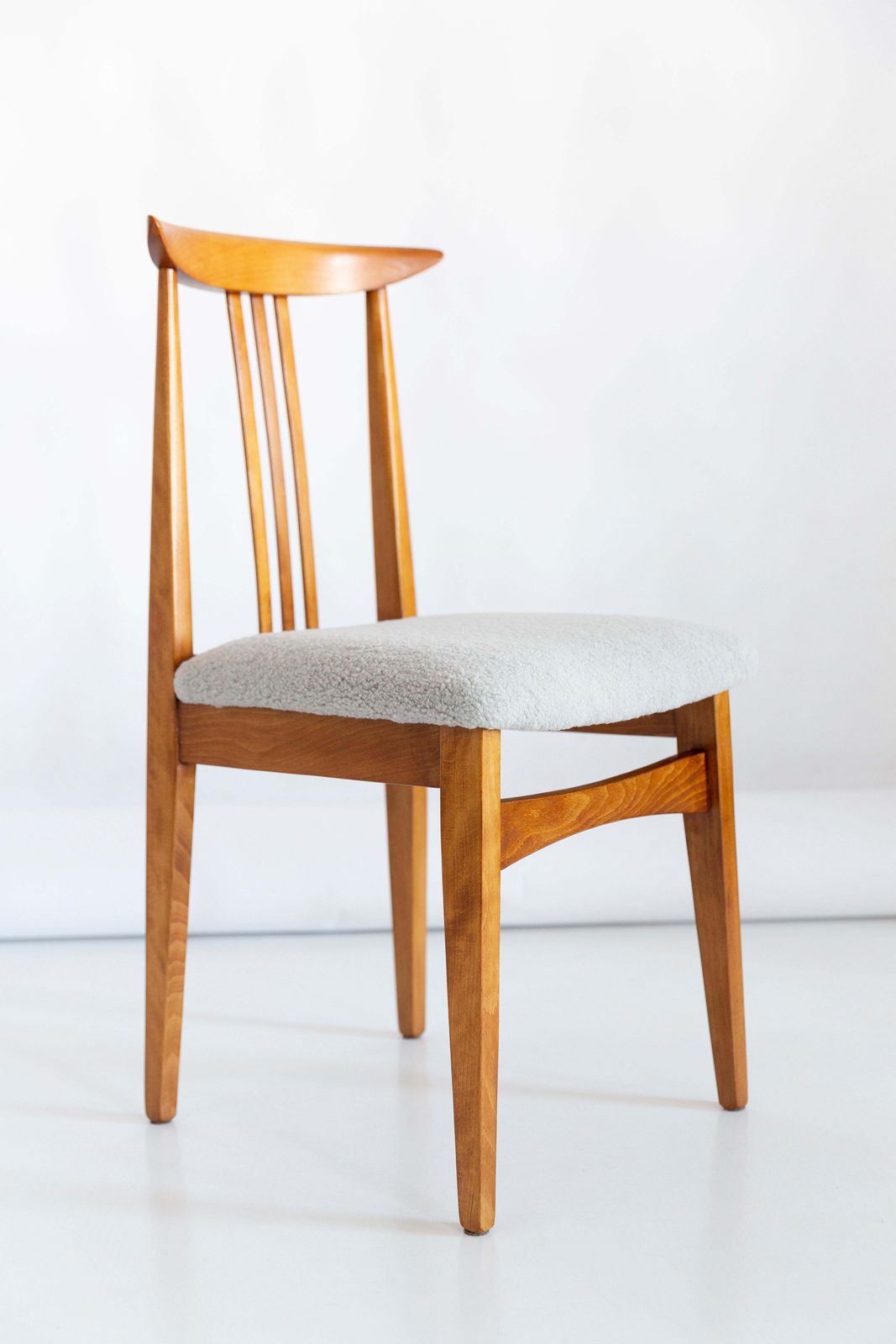Acht Mid Century Stoelen Met Linnen Bouclébekleding, Ontworpen Door M. Zielinski, Europa, Jaren 1960 photo for sale