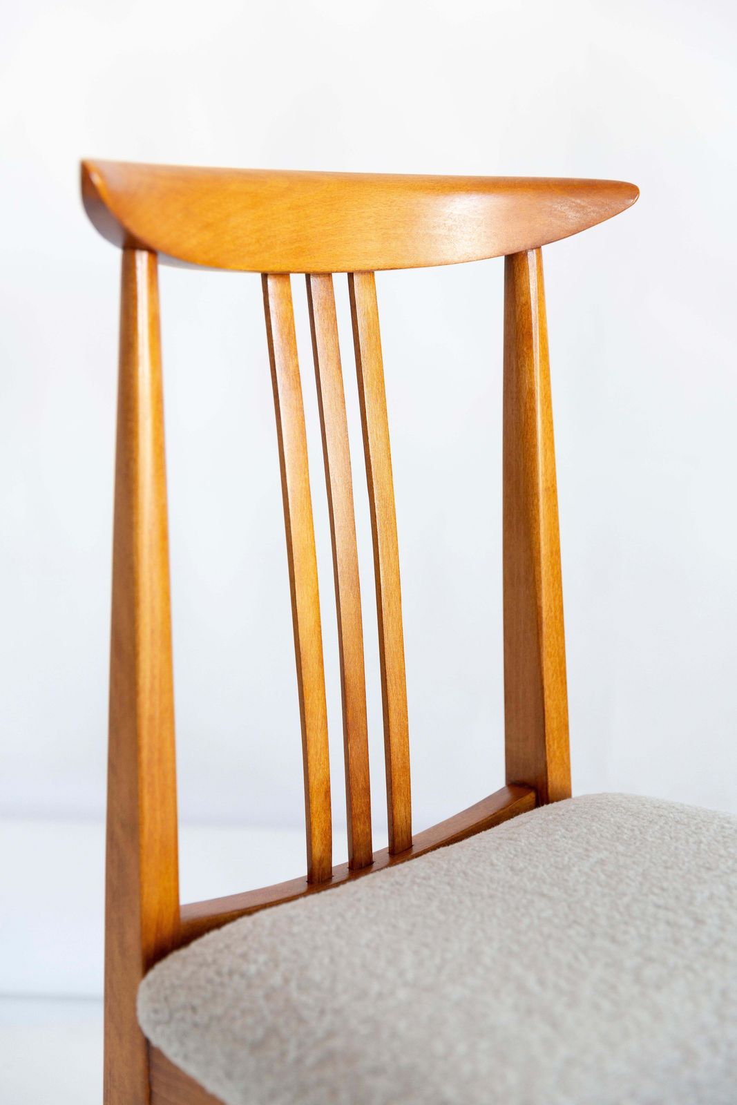 Acht Mid Century Stoelen Met Linnen Bouclébekleding, Ontworpen Door M. Zielinski, Europa, Jaren 1960 photo Meubels