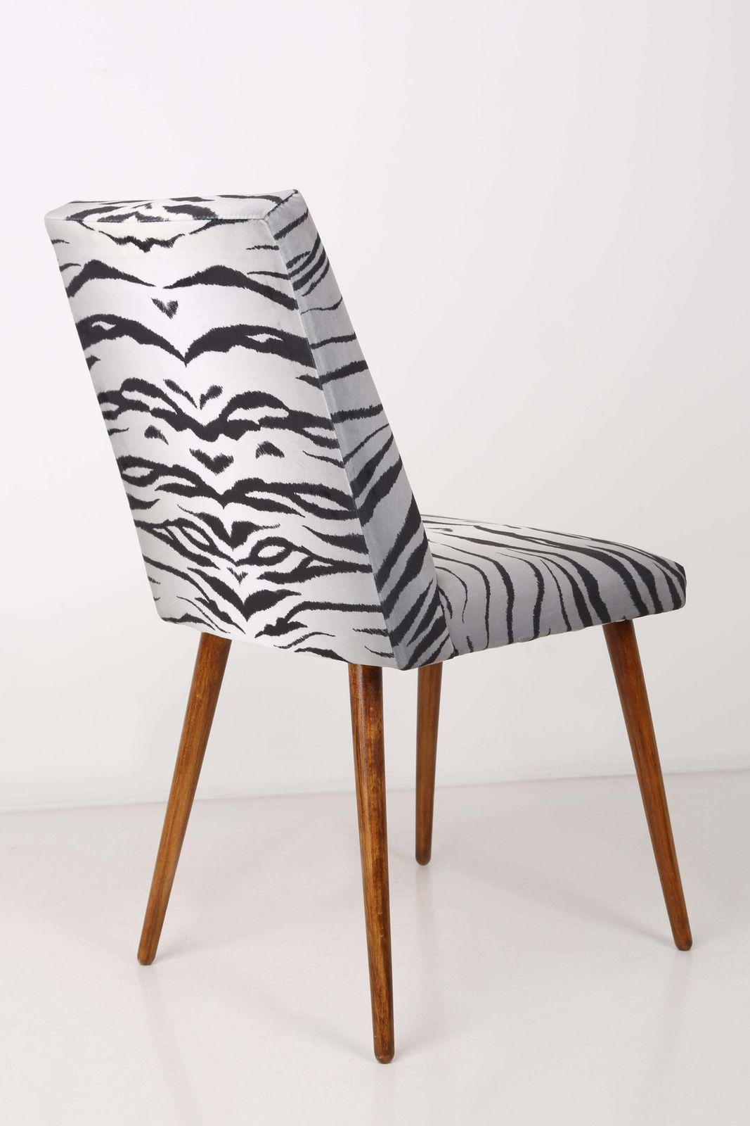 Set Van Acht 20e Eeuwse Stoelen Met Zwart Wit Zebravelours Bekleding, Europa, Ca. Jaren 1960 photo 4082.0