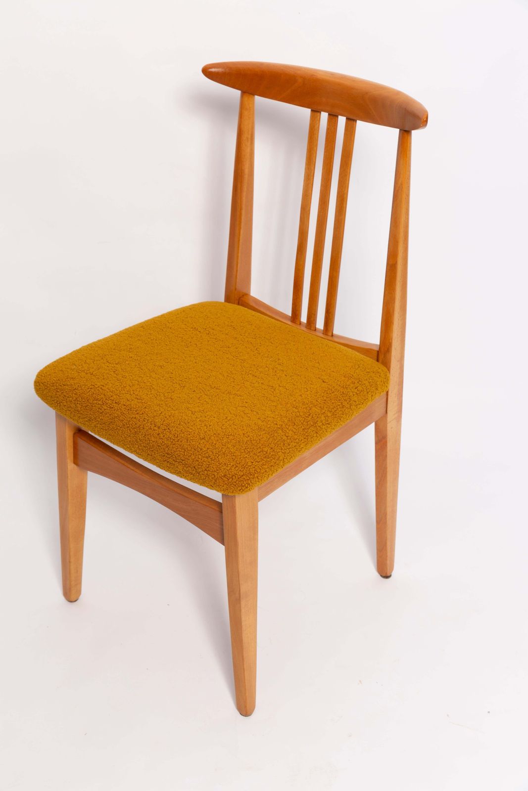 Set Van Acht Mid Century Stoelen Met Oker Bouclébekleding, Licht Hout, M. Zielinski, Europa, Jaren 1960 photo Meubels