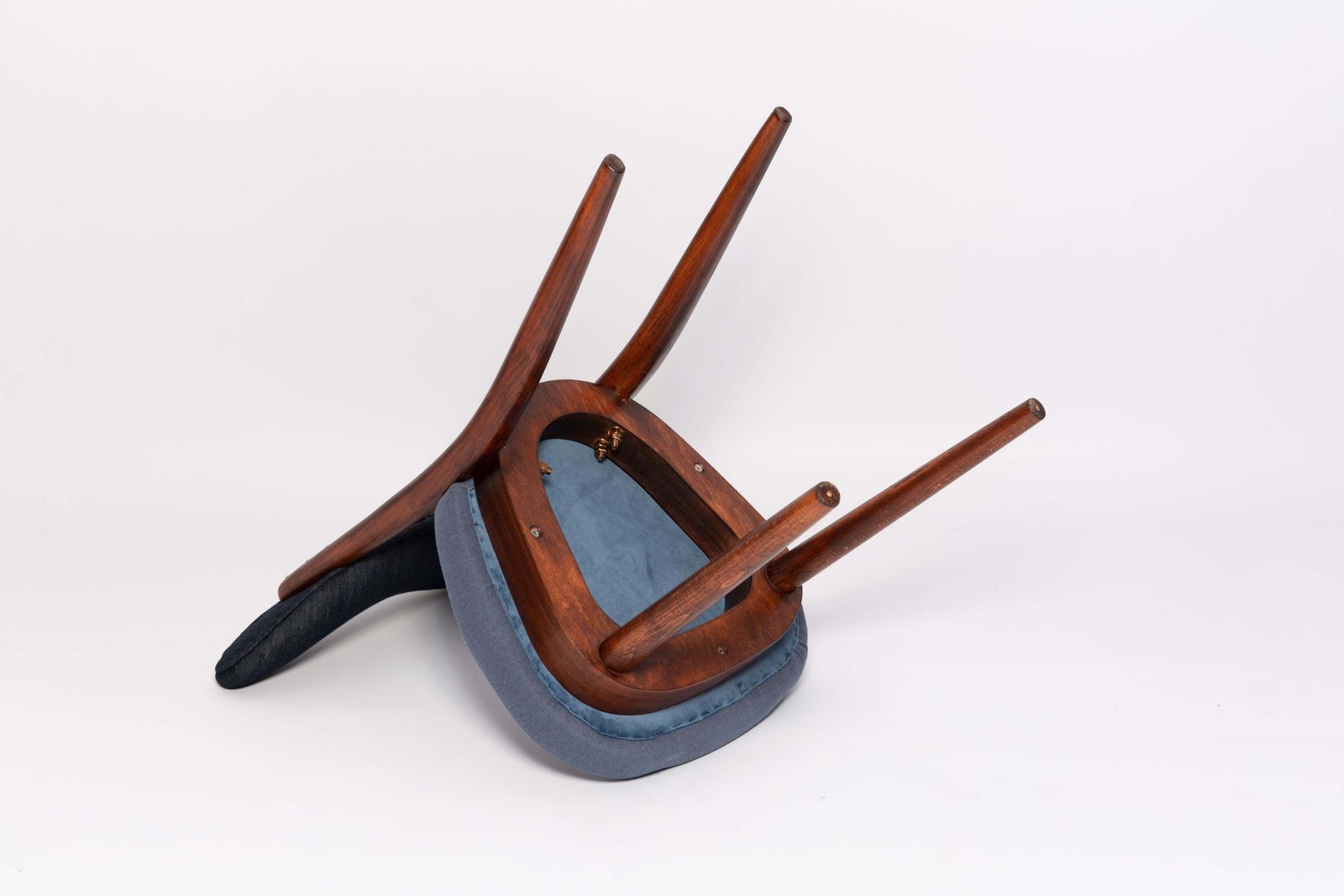 photo vinterior Set Of Ten Midcentury Medium And Dark Blue Denim Heart Chairs, Europe, 1960s
