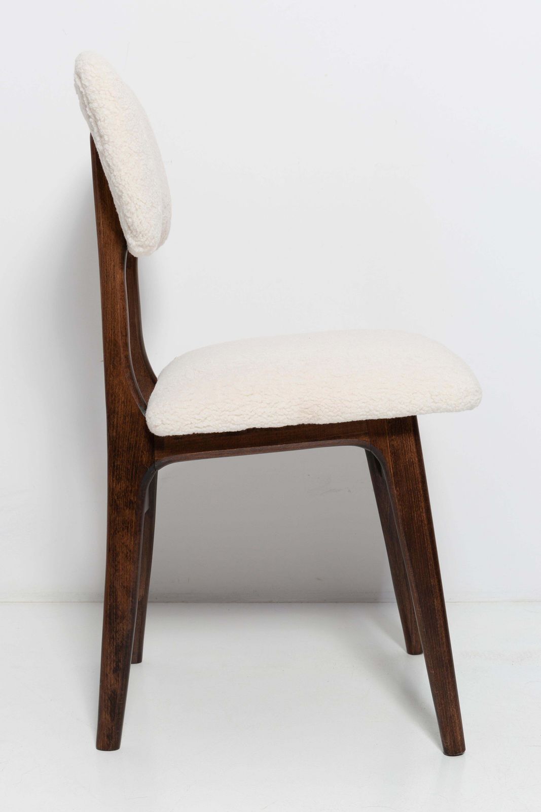 Set Van Acht 20e Eeuwse Lichtcrème Boucléstof Vlindersstoelen, Europa, Ca. Jaren 1960 photo for sale