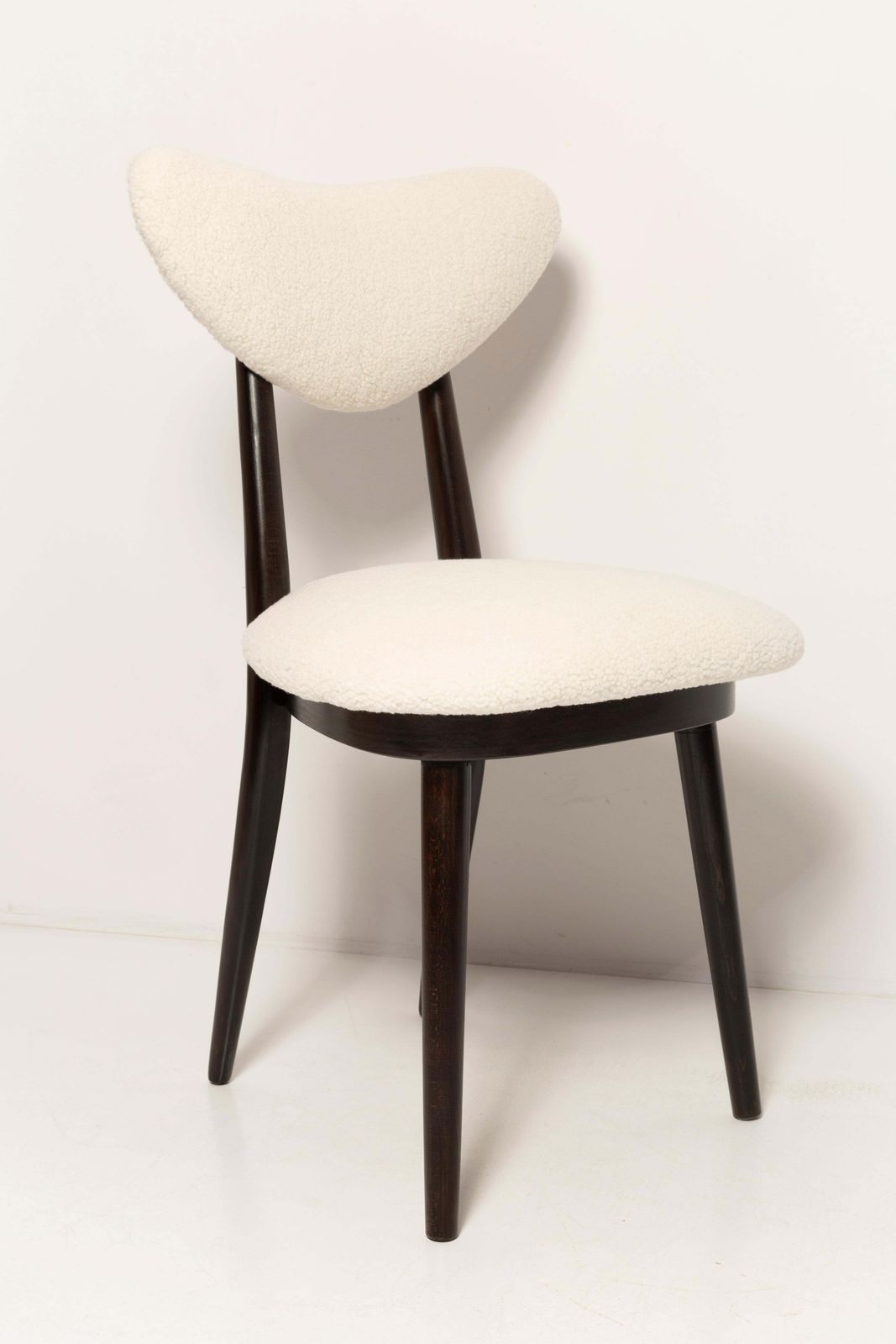 Set Van Tien Mid Century Stoelen Met Lichte Bouclébekleding, Europa, Jaren 1960 photo vinterior