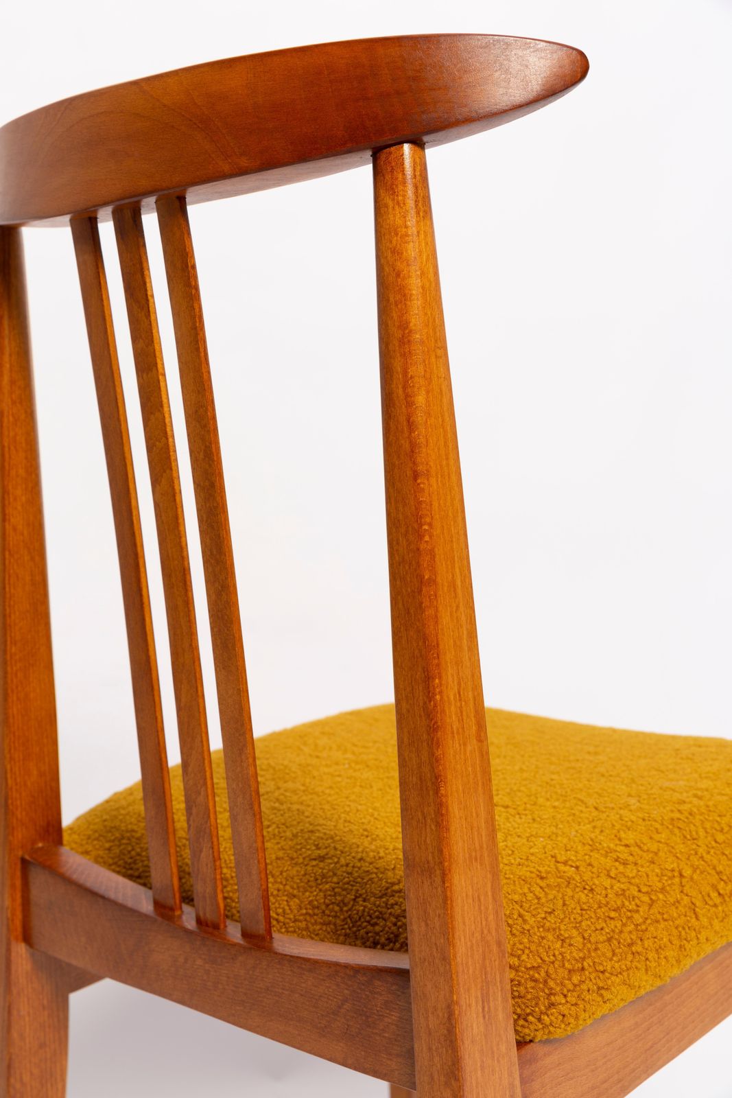Tien Mid Century Fauteuils Met Bouclébekleding In Oker, Middelbruin Hout, M. Zielinski, Europa, Jaren 1960 photo 5102.0