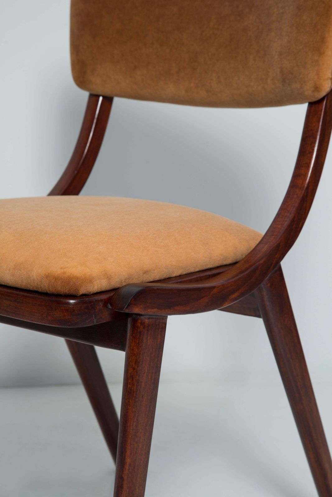 photo for sale Acht Mid Century Modern Bumerang Stoelen, Bruin Beige Velours, Polen, Jaren 1960