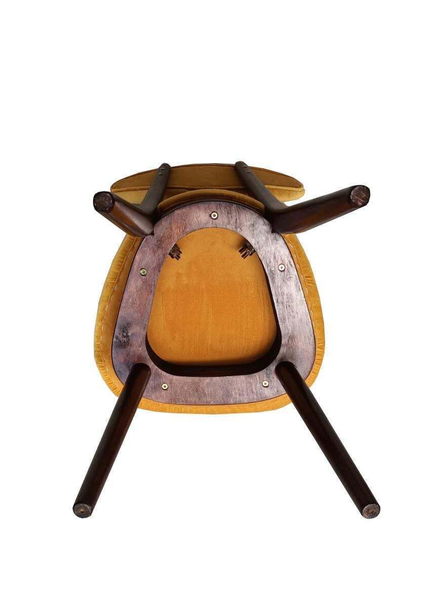 Set Van Tien Mid Century Gele Velours Stoelen Van Walnouthout, Model "Hart", Polen, Ca. Jaren 1960 photo vintage