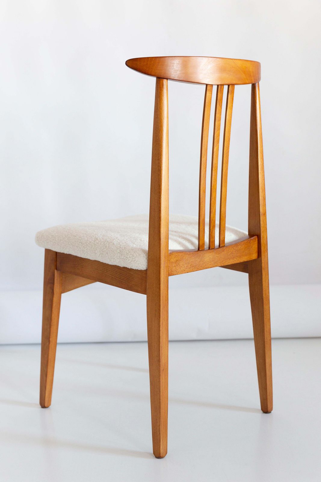 photo vintage Set Of Twelve Mid Century Light Boucle Chair, By M. Zielinski, Europe, 1960s