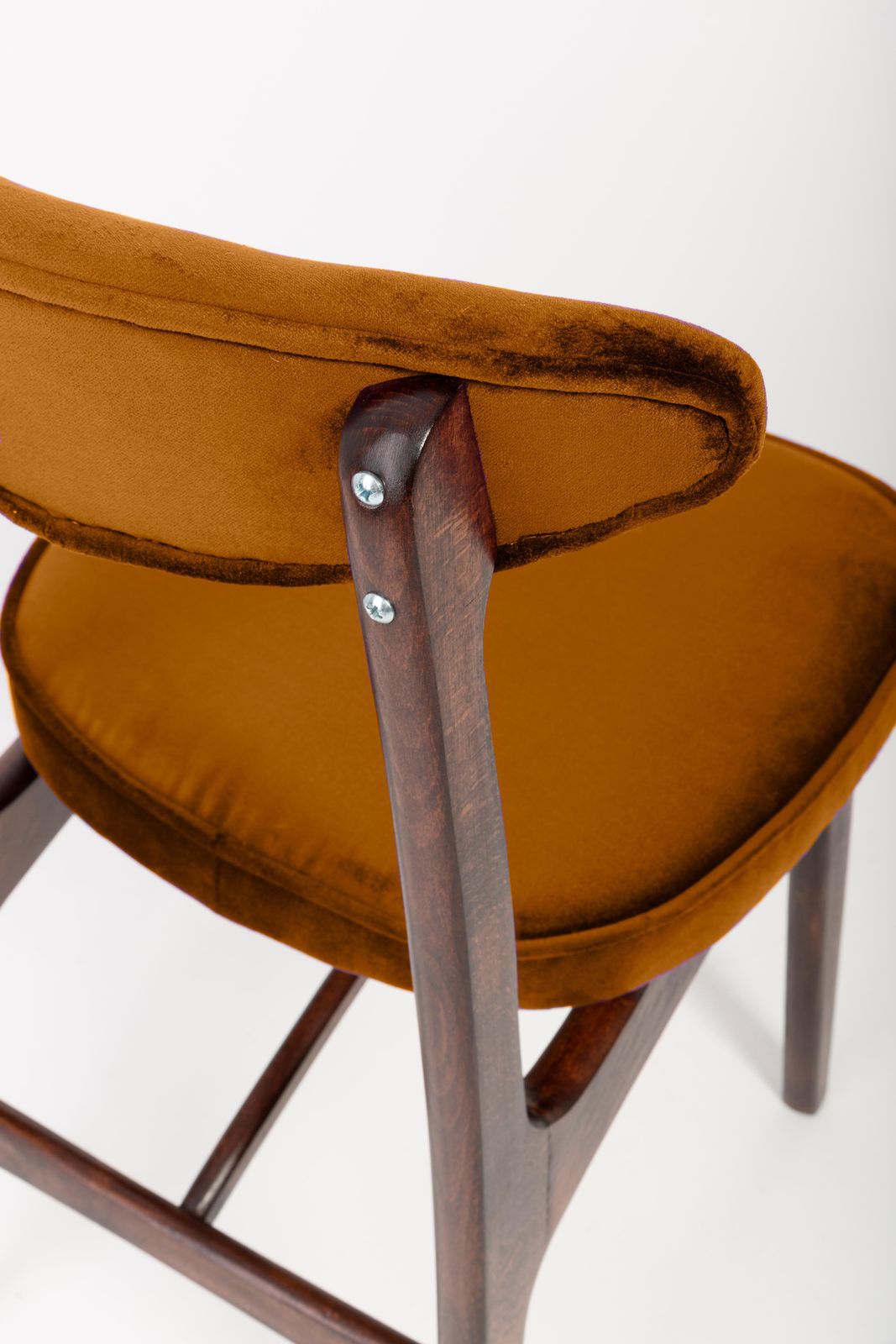 photo for sale Twaalf 20e Eeuwse Stoelen In Koperkleurig Velours, Ontworpen Door Rajmund Halas – Europa, Jaren 1960