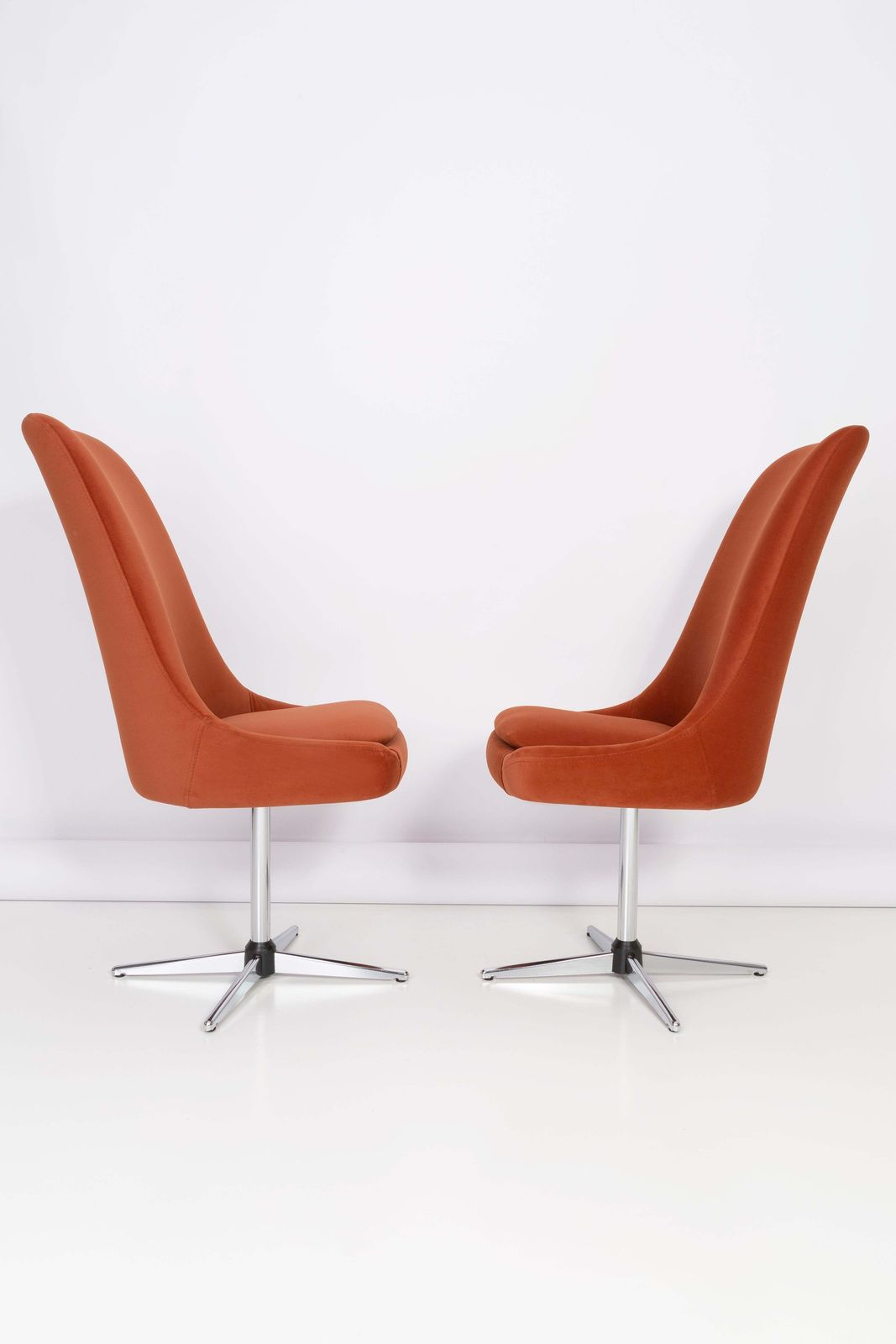 Vintage Oranje Oker Fluwelen Draaifauteuil, Ca. Jaren 1960, 20e Eeuw photo vinterior