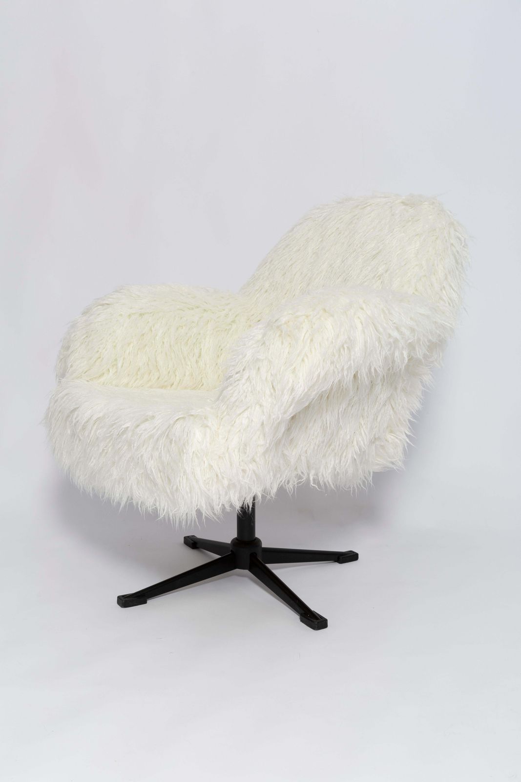 Mid Century Vintage White Alpaca Faux Fur Swivel Armchair, Europe, 1960s photo vintage