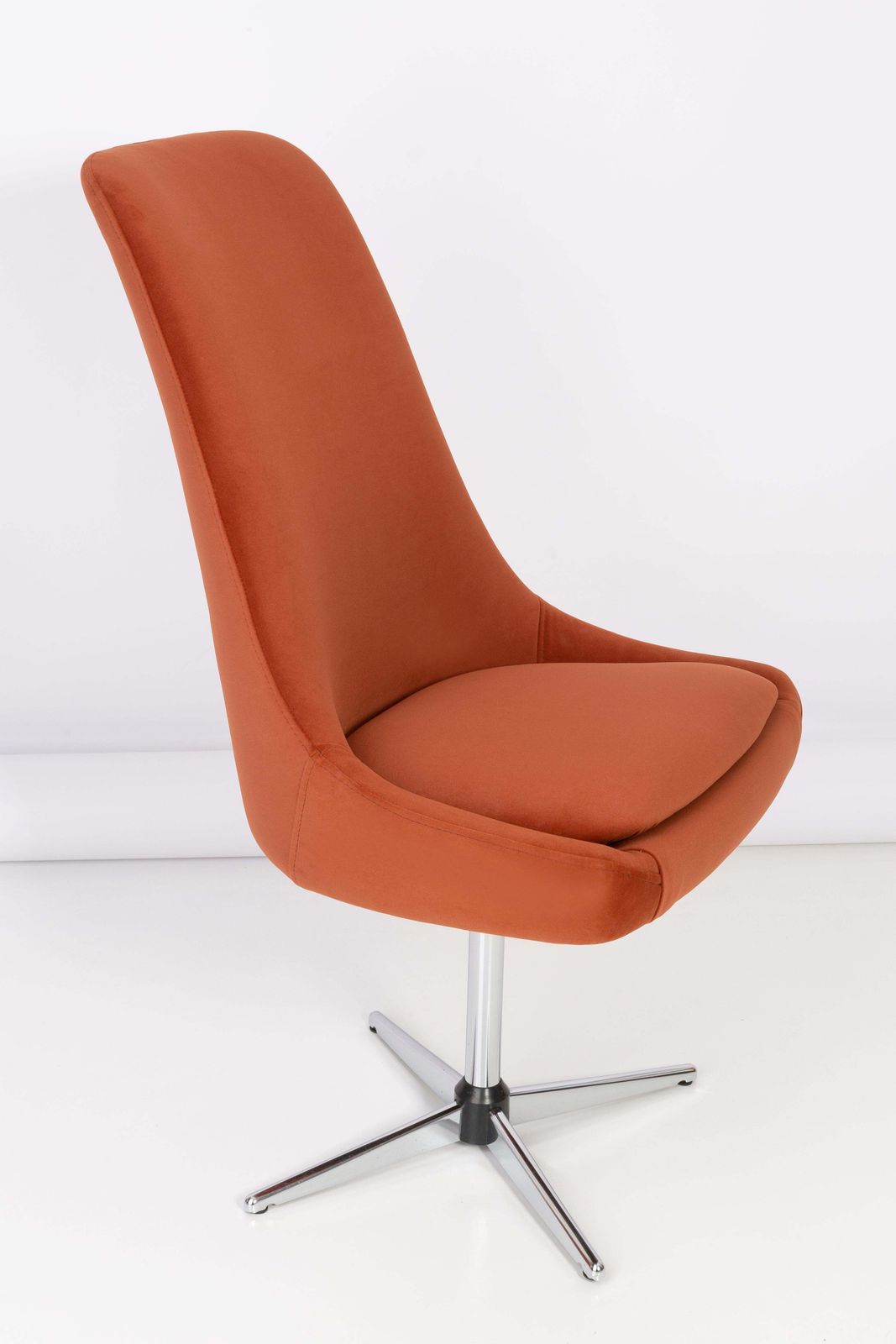 photo furniture Paar Vintage Oker Oranje Fluwelen Draaifauteuils, Ca. Jaren 1960