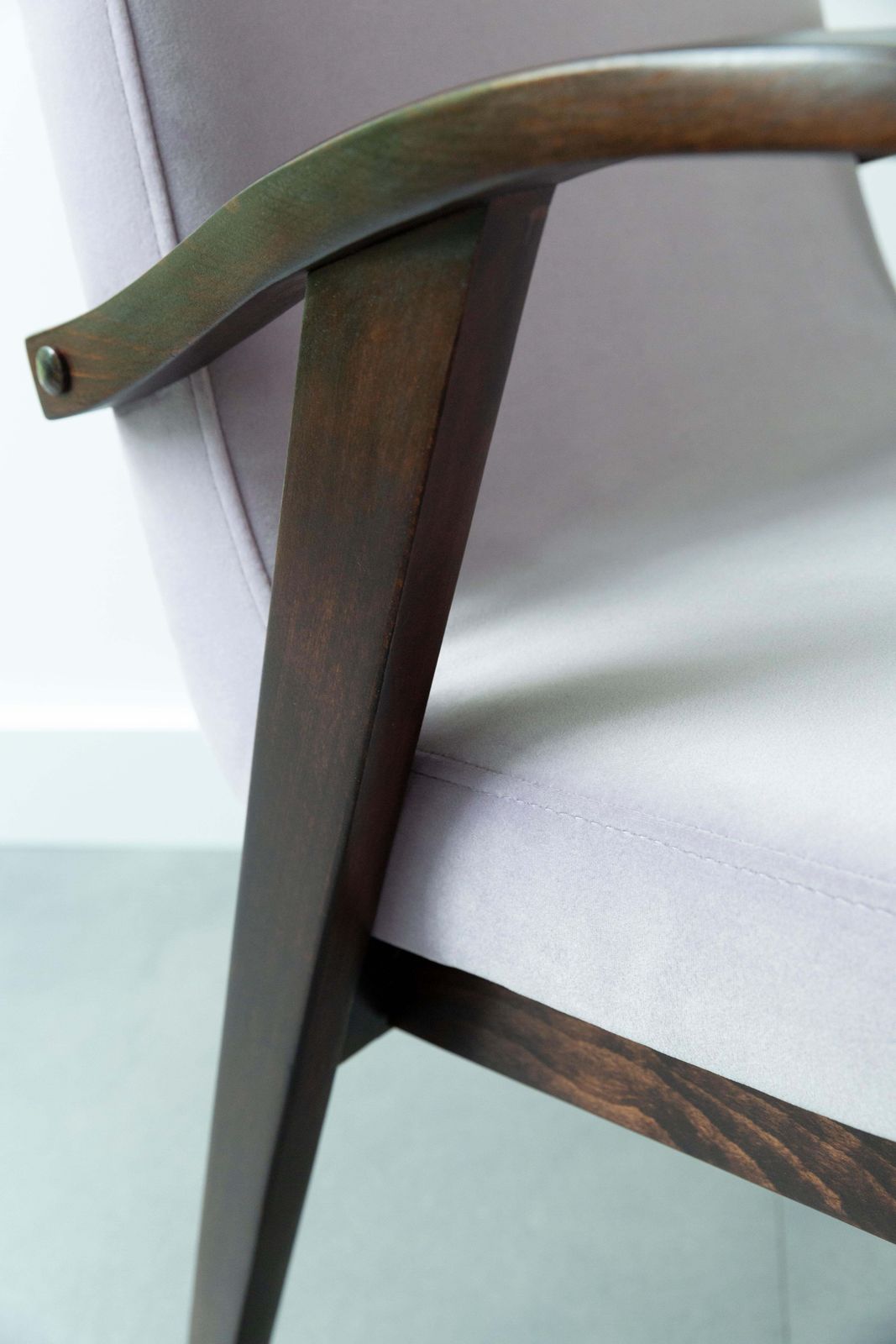 850.0 Vintage Lichtviolette Fauteuil Van Mieczyslaw Puchala, Ca. Jaren 1960 photo