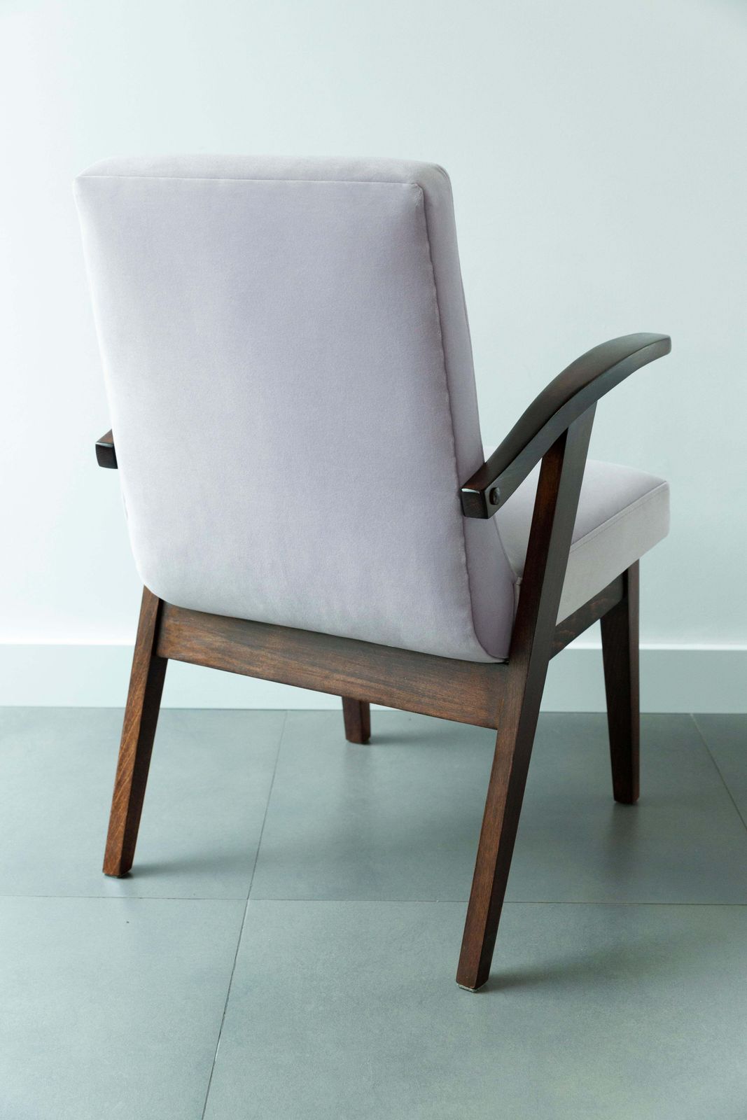 photo buy Vintage Lichtviolette Fauteuil Van Mieczyslaw Puchala, Ca. Jaren 1960