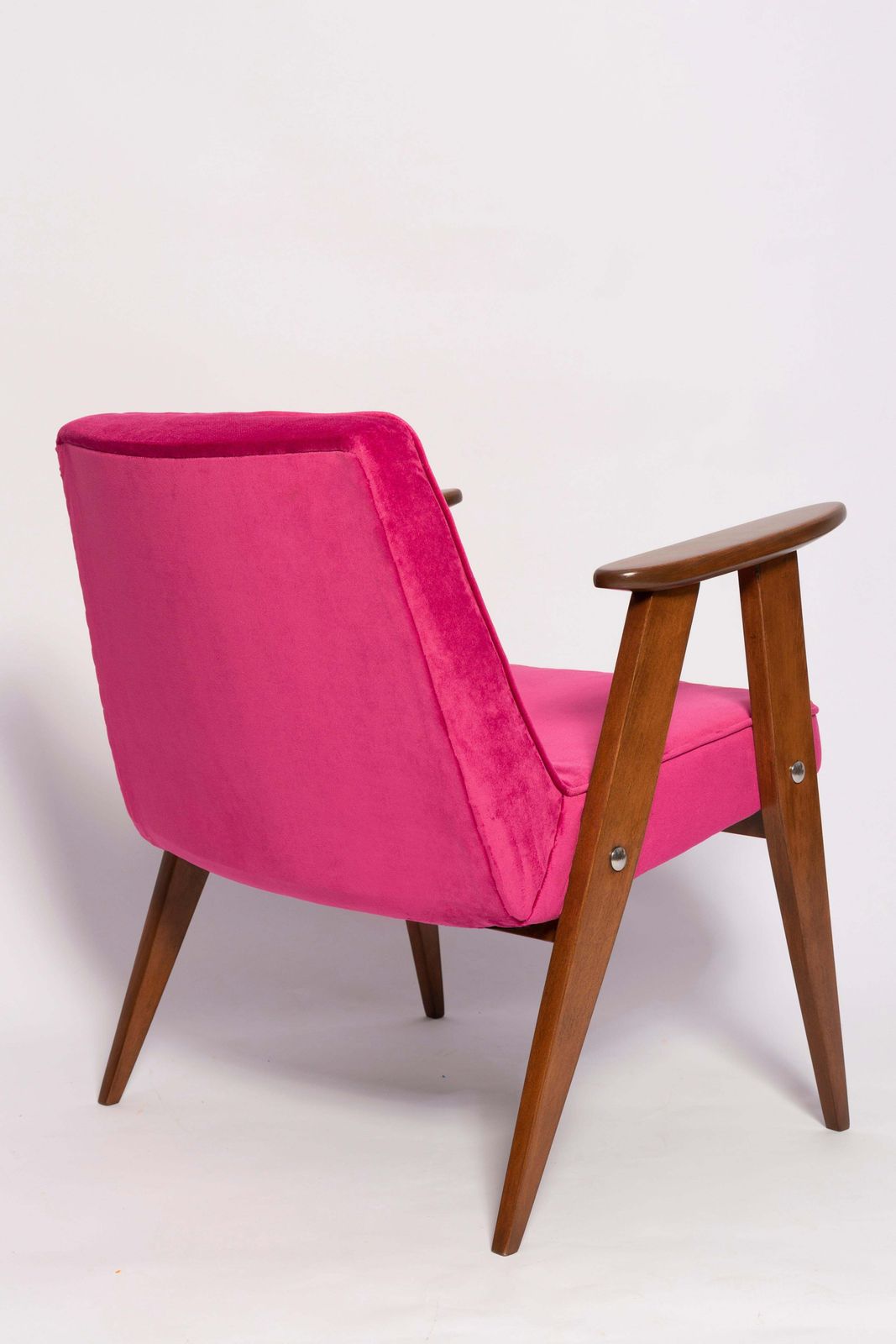 photo furniture Mid Century 366 Fauteuil In Roze Fluweel, Door Jozef Chierowski, Europa, Ca. Jaren 1960