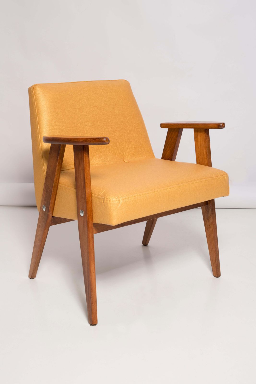 Mid Century 366 Club Fauteuil In Gouden Ananaskleurig Leer, Jozef Chierowski, Jaren 1960 photo for sale