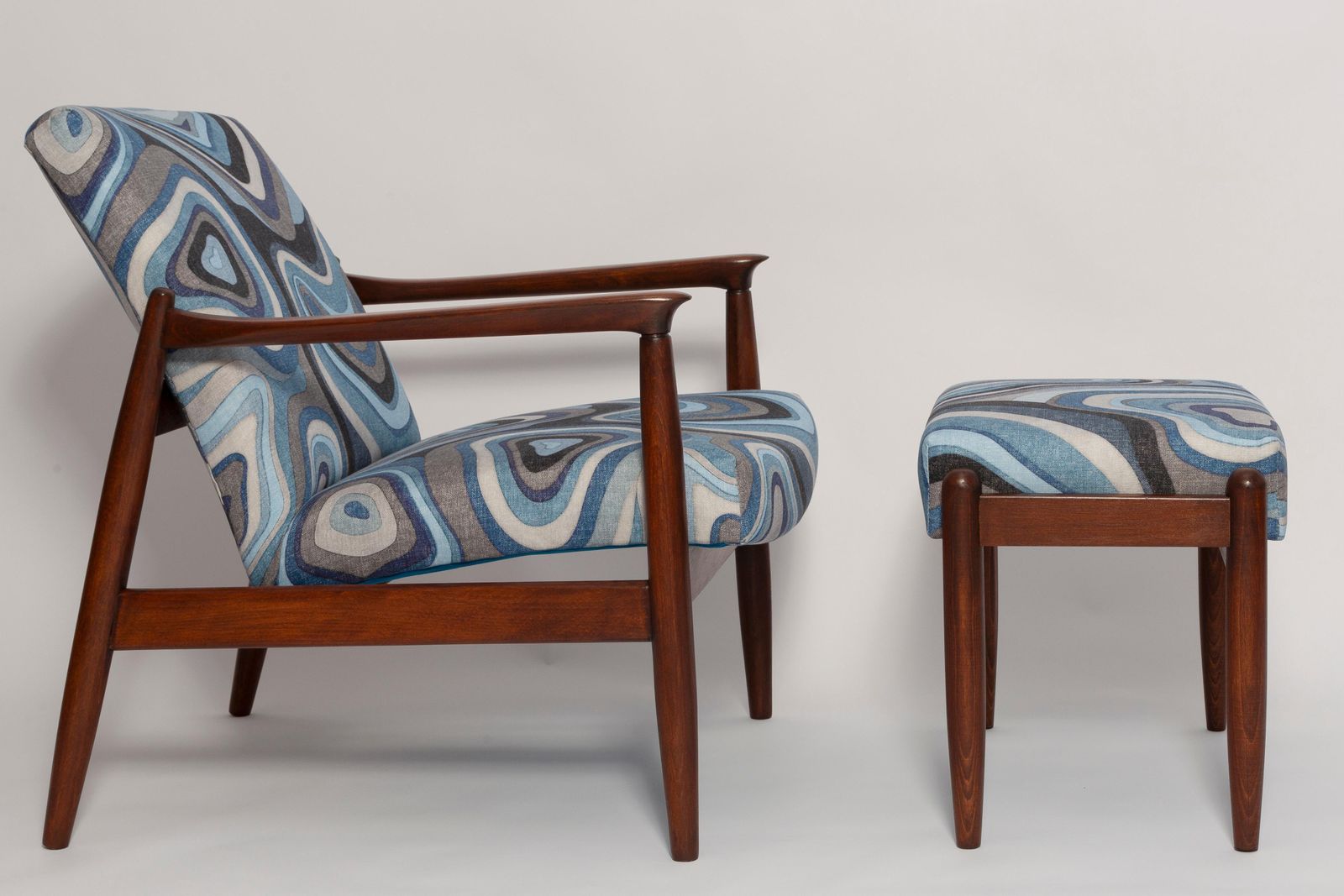 Set Van Blauwe Linnen Mid Century Gfm64 Fauteuil En Bijbehorende Stoel, E. Homa, Europa, Ca. Jaren 1960 photo Meubels