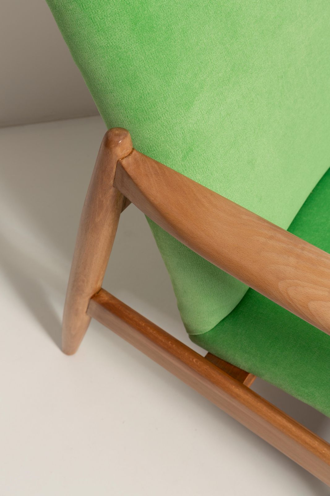 Lichtlimoengroene Fluwelen Fauteuil, Gfm 64 High, Edmund Homa, Jaren 1960 photo for sale