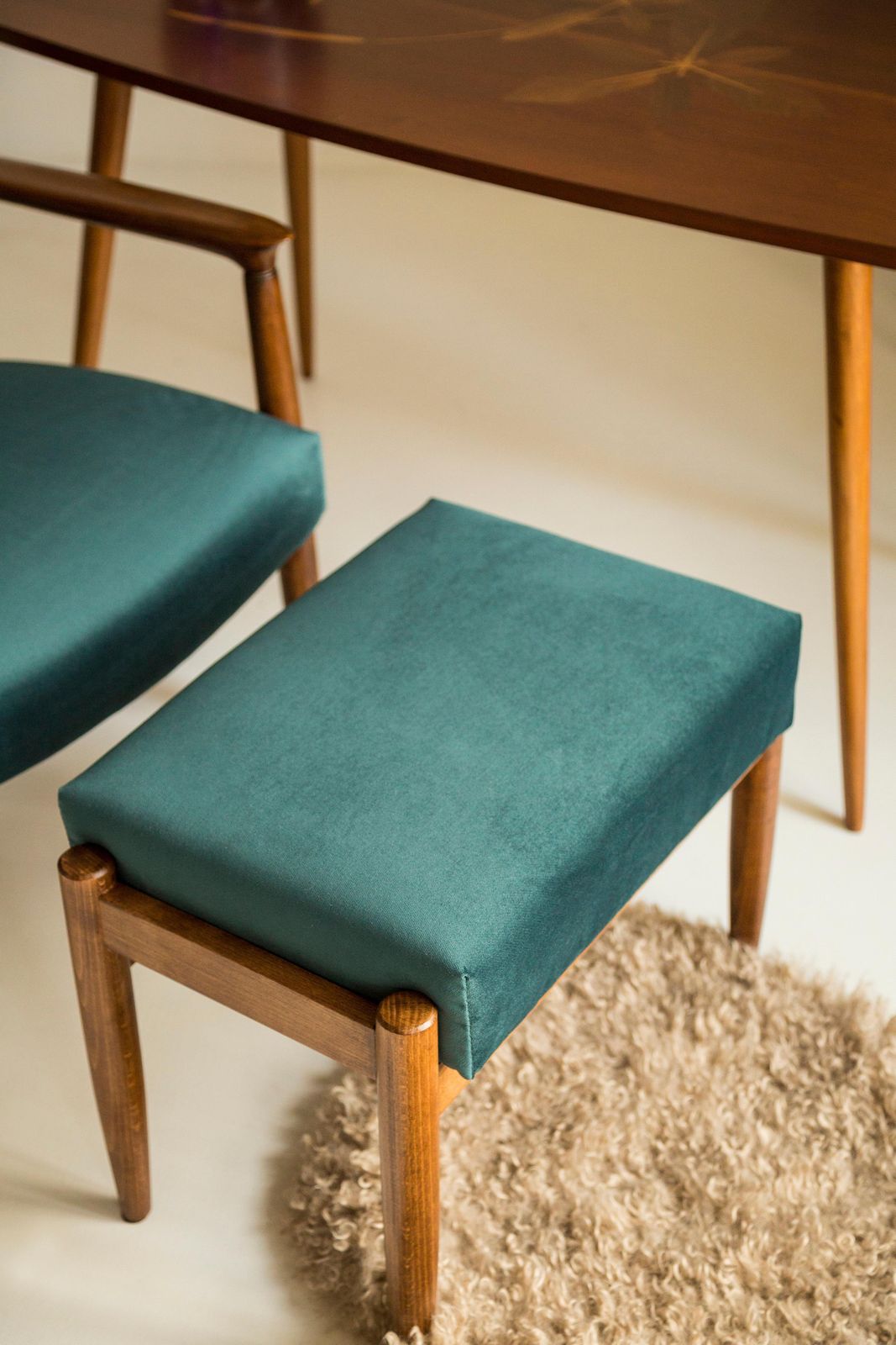 Paar Mid Century Vintage Krukken In Petrolblauw Fluweel, Edmund Homa, Jaren 1960 photo Meubels