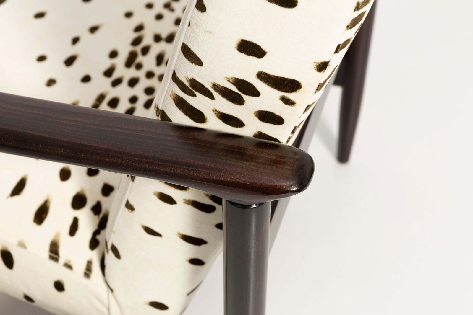 photo vintage Mid Century Pattern Dalmatian Armchair, By Edmund Homa, Europe, 1960s