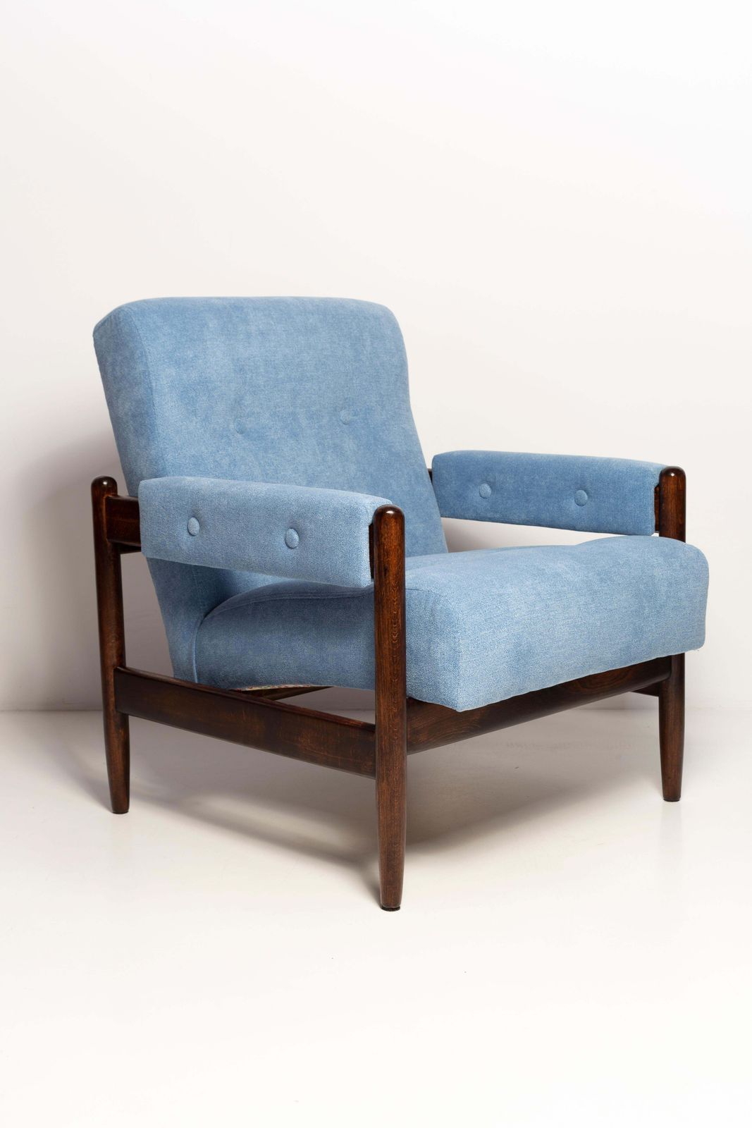 Set Van Twee Mid Century Blauwe Velours Fauteuils, Walnouthout, Europa, Jaren 1960 photo for sale