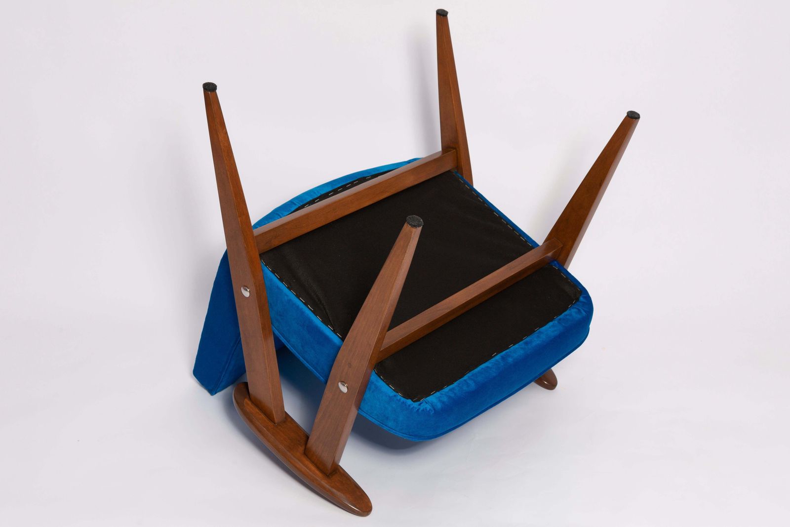 photo vinterior Pair Of Mid Century 366 Armchairs In Blue Velvet, Jozef Chierowski, Europe 1960