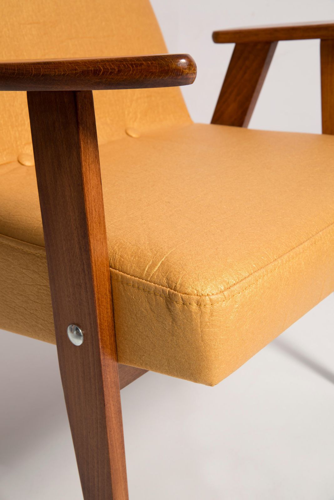 photo furniture Two Midcentury 366 Club Armchairs In Pineapple Leather, Jozef Chierowski, 1960s