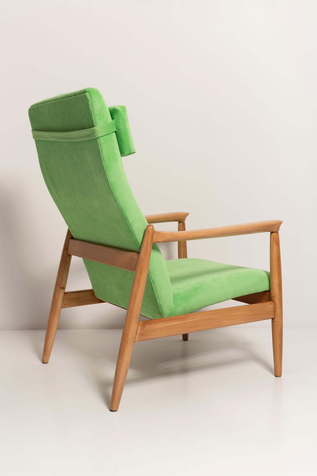 photo vinterior Set Van Twee Lichtgroene Velvet Fauteuils, Gfm 64 High, Edmund Homa, Jaren 1960