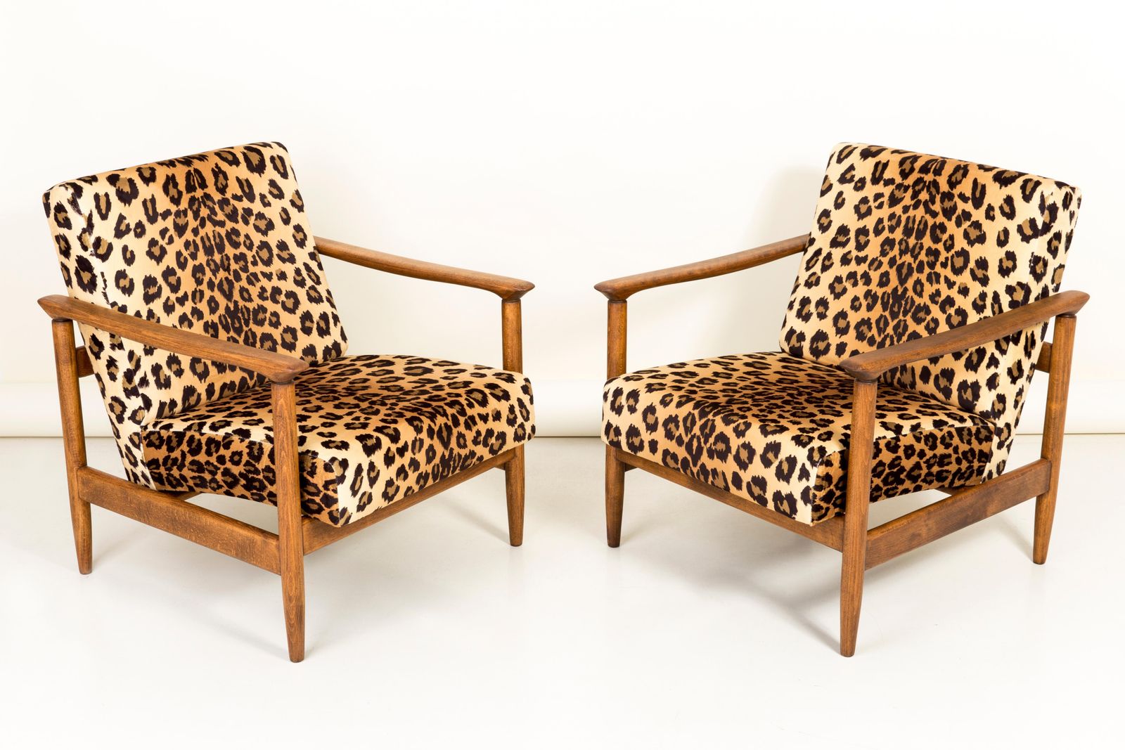 Paar Fauteuils Met Luipaardprint Fluweel, Edmund Homa, Gfm 142, Jaren 1960, Polen photo furniture
