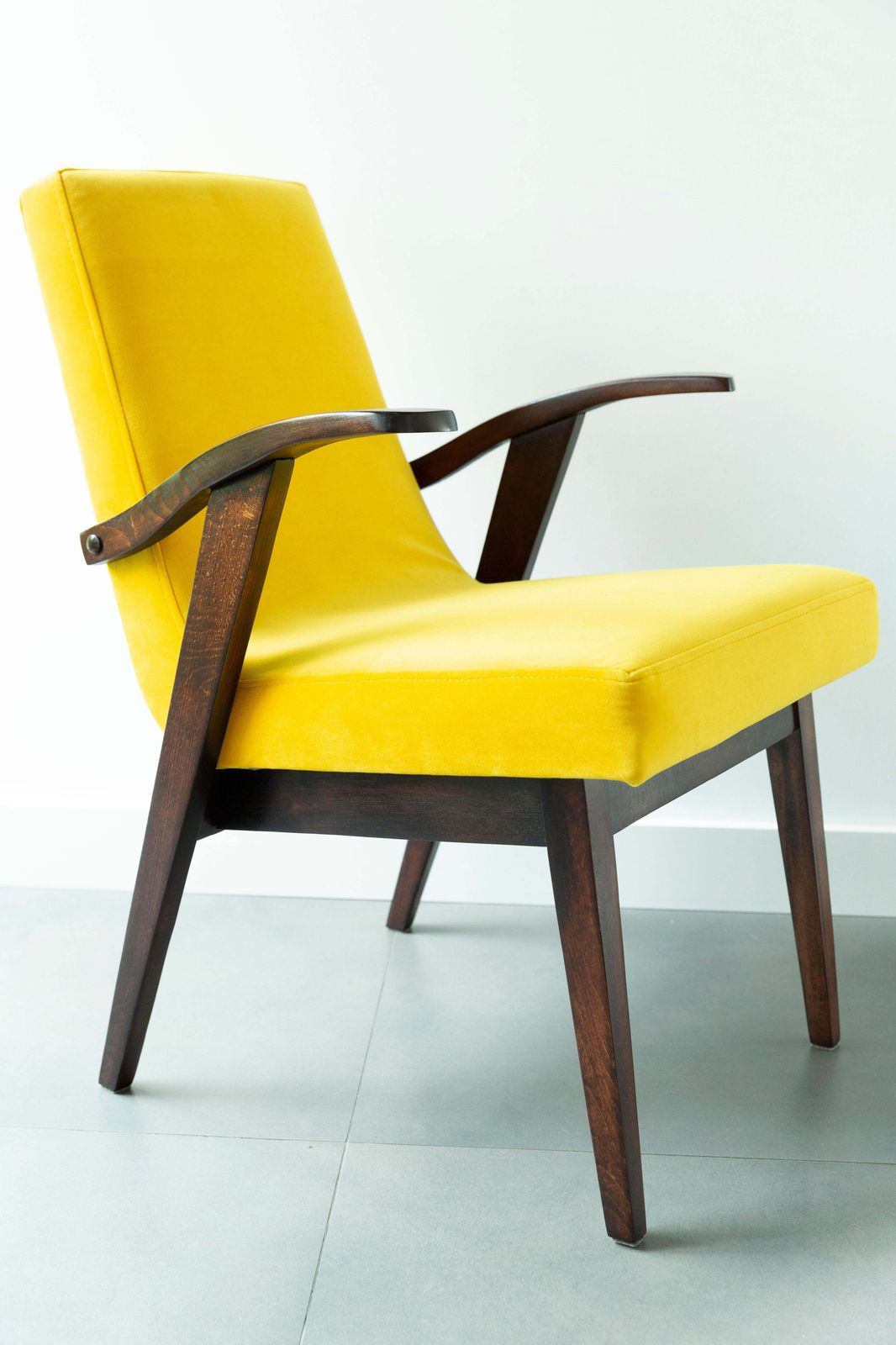 Set Van Vier Vintage Stoelen In Geel Fluweel Van Mieczyslaw Puchala, Jaren 1960 photo for sale