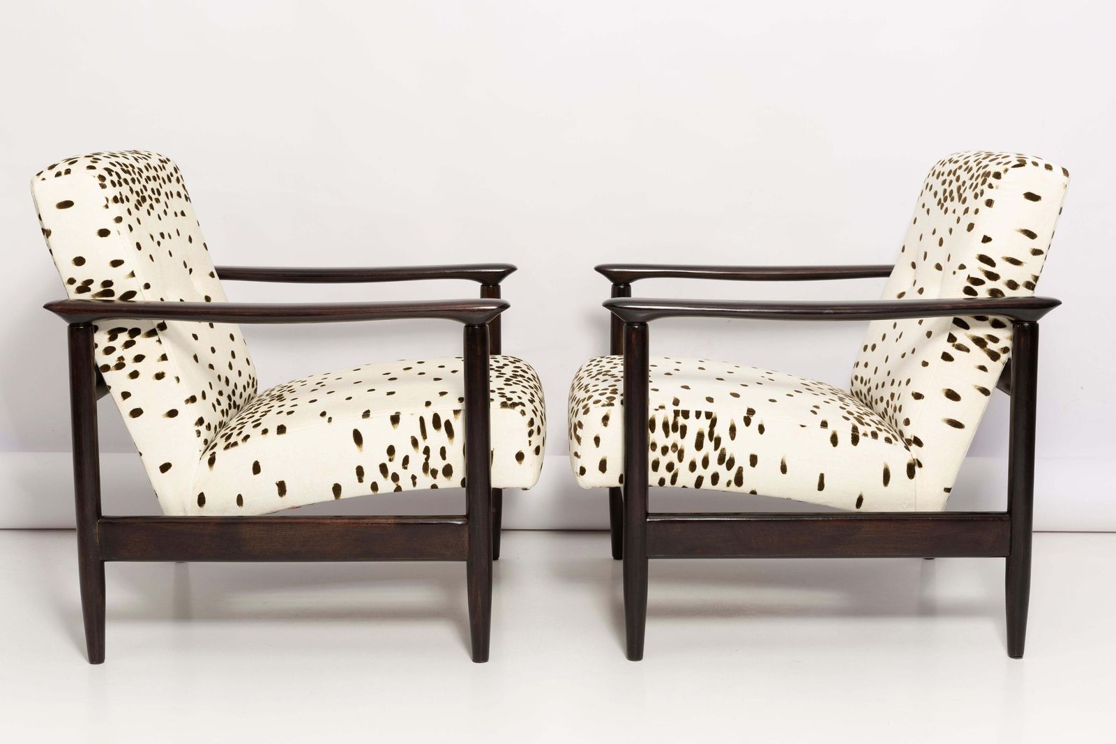 Set Van Twee Mid Century Fauteuils Met Dalmatische Velours Bekleding, Door Edmund Homa, Europa, Jaren 1960 photo 3403.0