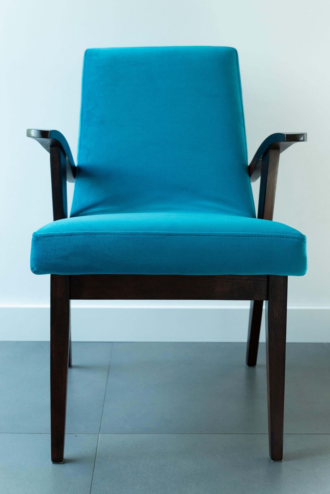 photo buy Set Of Four Vintage Chairs In Blue Velvet By Mieczyslaw Puchala, 1960s