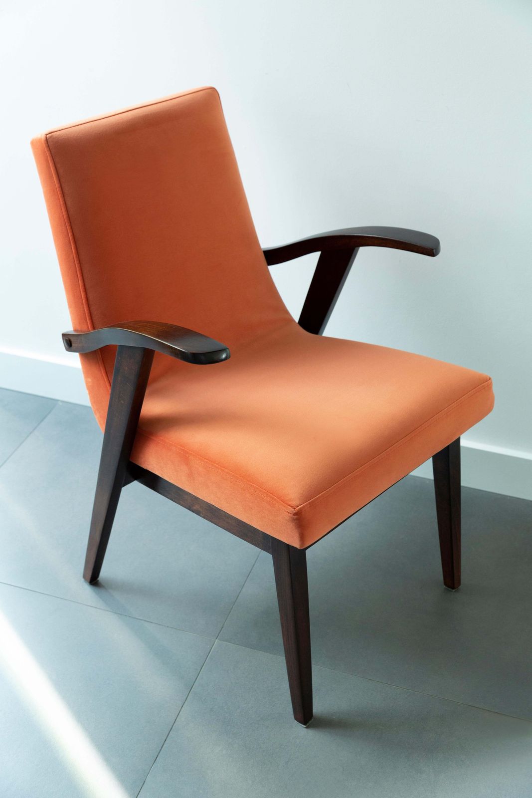 photo furniture Set Of Eight Vintage Chairs In Orange Velvet By Mieczyslaw Puchala, 1960s