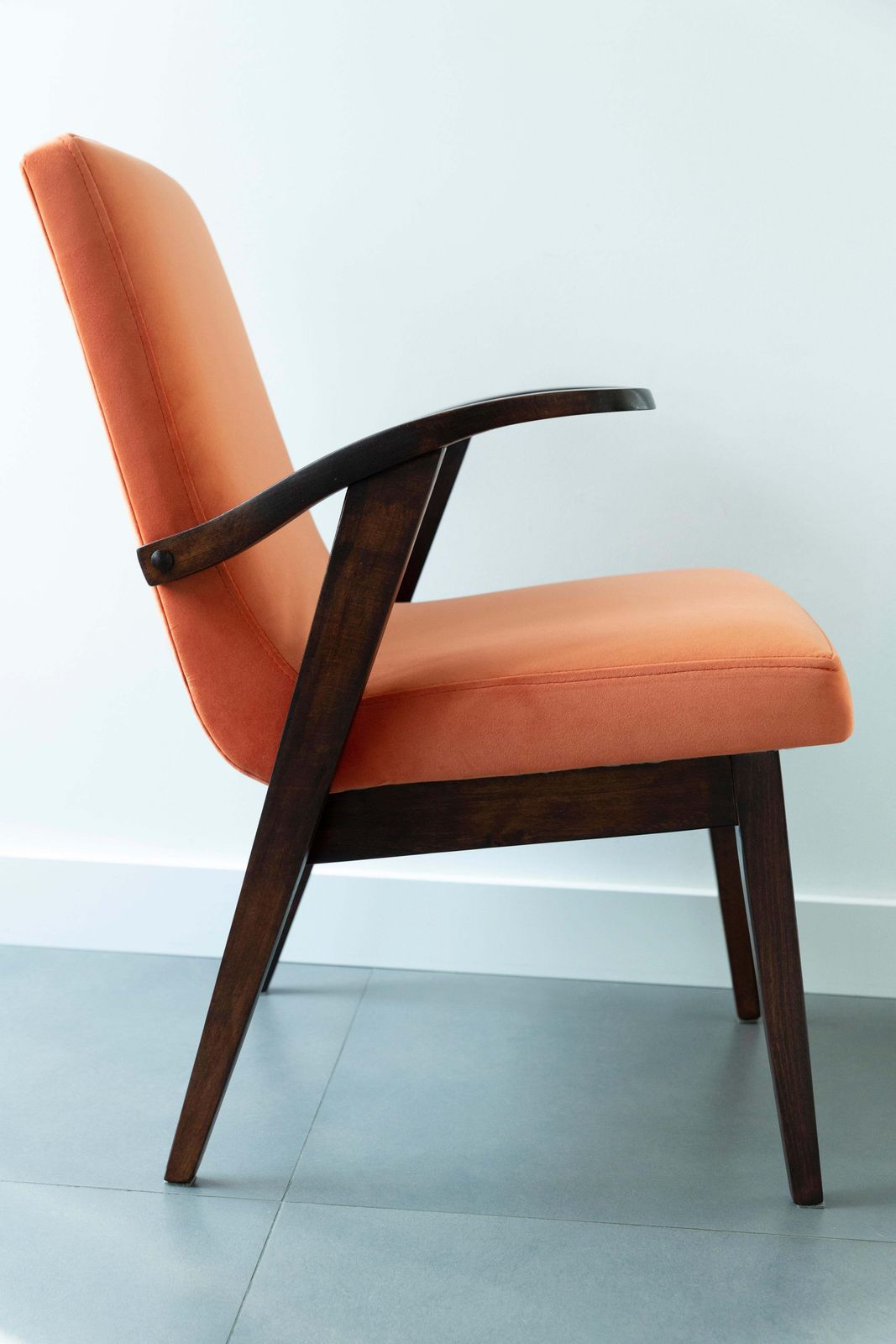 photo vinterior Set Of Eight Vintage Chairs In Orange Velvet By Mieczyslaw Puchala, 1960s