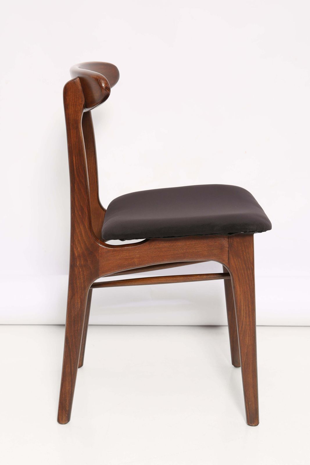 Paar 20e Eeuwse Zwart Fluwelen Stoelen, Van Rajmund Halas, Polen, Jaren 1960 photo vintage