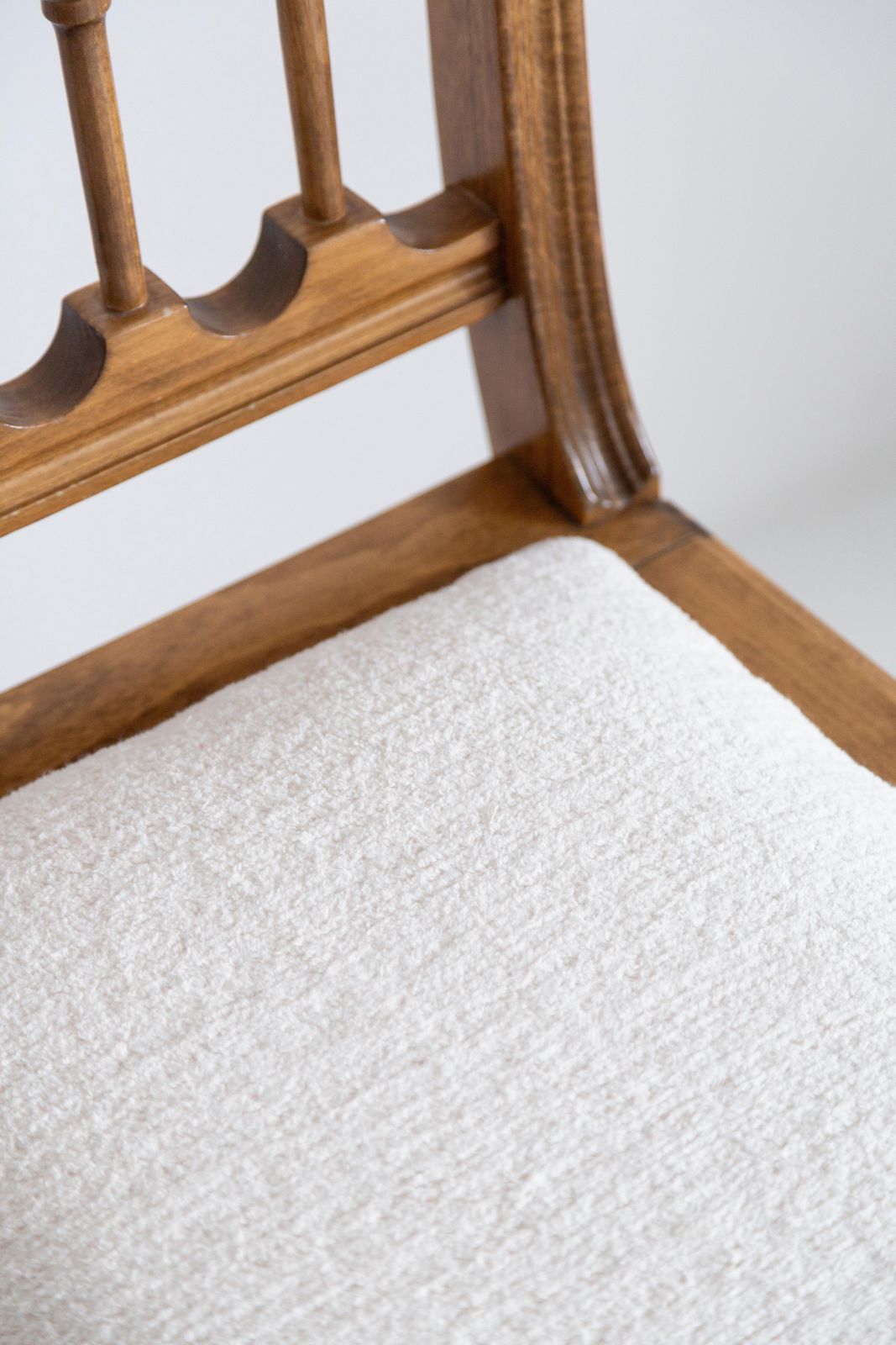 photo buy Set Of Six Mid Century Unique Chairs, White Chenille, Oak Wood, Europe, 1960s