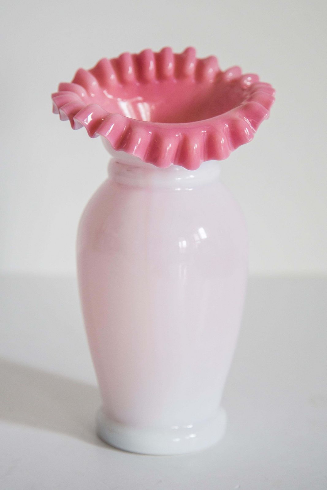 Mid Century Vintage Artistic Glass Pink Vase, Tarnowiec, Sulczan, Europe, 1970s photo Home Decor