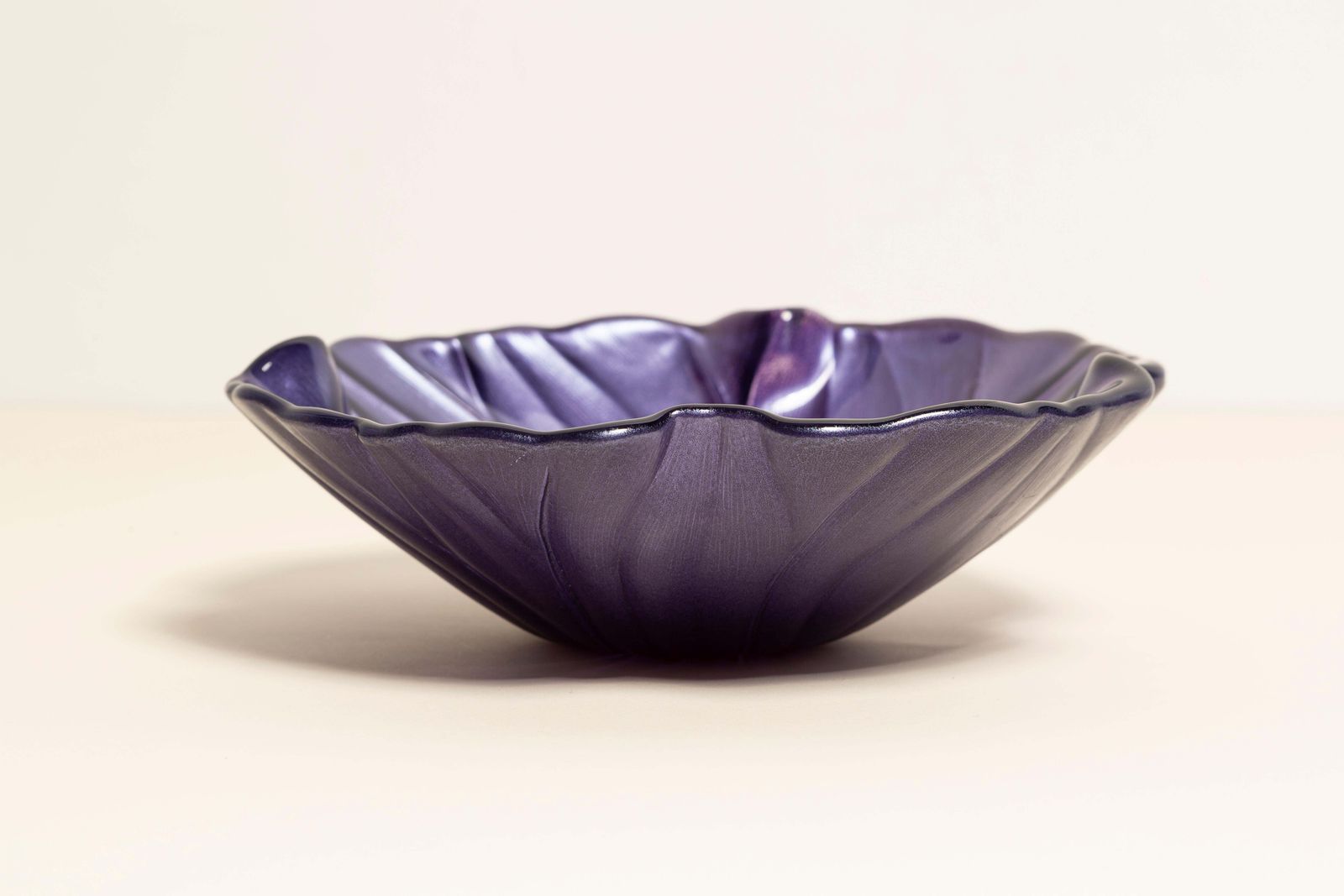 102.0 Midcentury Vintage Violet Purple Flower Decorative Glass Plate, Italy, 1960s photo