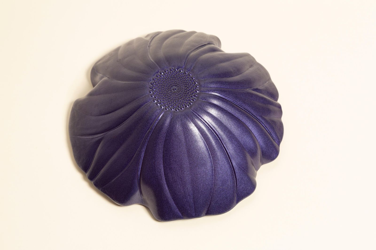 photo vinterior Midcentury Vintage Violet Purple Flower Decorative Glass Plate, Italy, 1960s